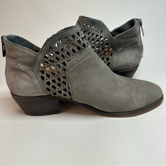 Vince Camuto Booties Women's 8 M Gray Suede Perdula Ankle Boots Back Zip Boho - Picture 5 of 13